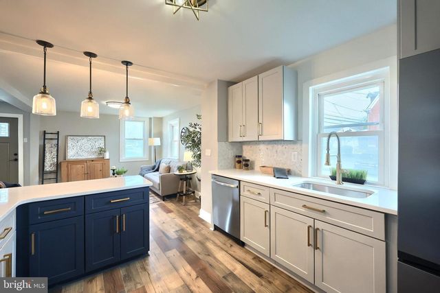 118 W FREDERICK ST, Millersville, PA 17551