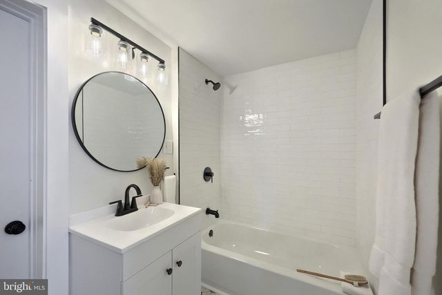 118 W FREDERICK ST, Millersville, PA 17551