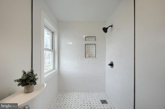 118 W FREDERICK ST, Millersville, PA 17551