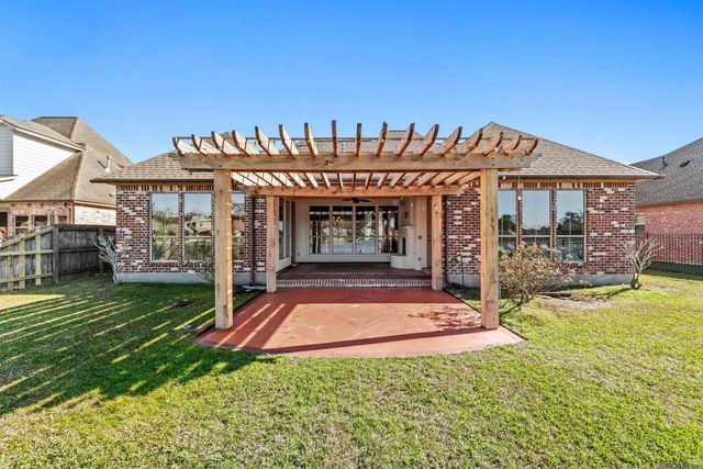 8128 Lavender Dr, Central, LA 70818