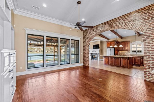 8128 Lavender Dr, Central, LA 70818