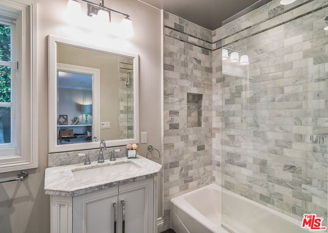 9025 Ashcroft Avenue, West Hollywood, CA 90048