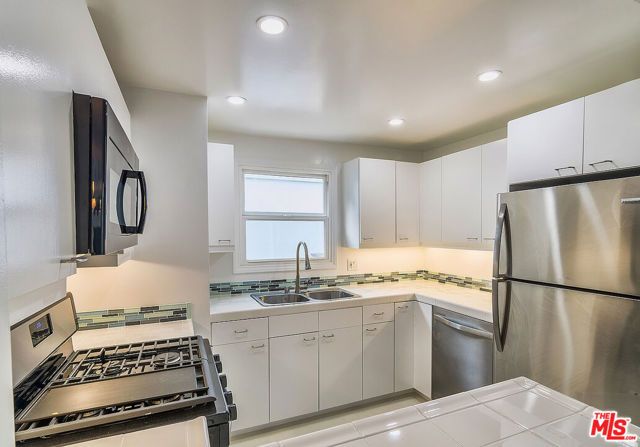 9025 Ashcroft Avenue, West Hollywood, CA 90048