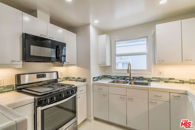 9025 Ashcroft Avenue, West Hollywood, CA 90048