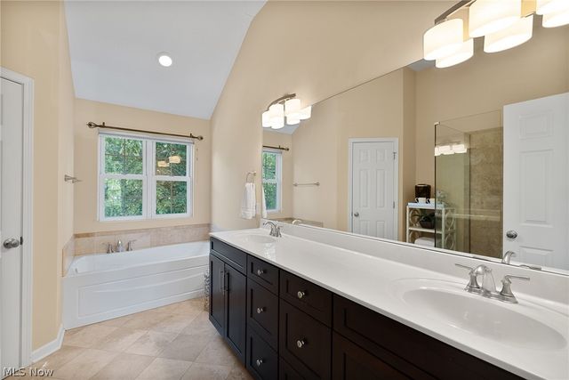 12300 Coopers Run, Strongsville, OH 44149