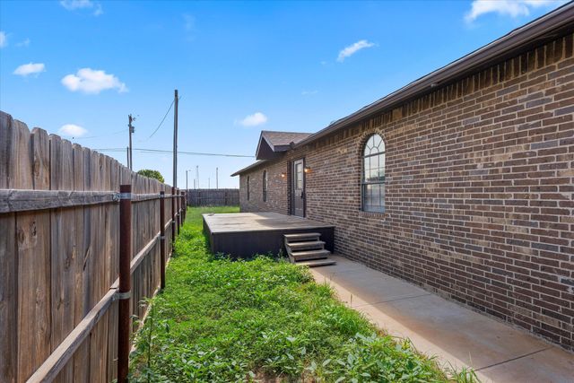 327 Hiracheta Drive, New Home, TX 79381