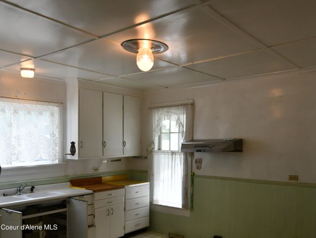 514 Main St, Wardner, ID 83837