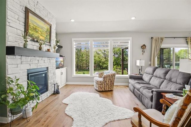 1713 NE Ravenwood Drive, Lee's Summit, MO 64086