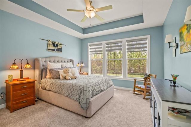 1713 NE Ravenwood Drive, Lee's Summit, MO 64086