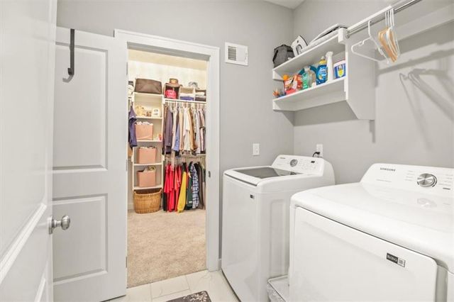 1713 NE Ravenwood Drive, Lee's Summit, MO 64086