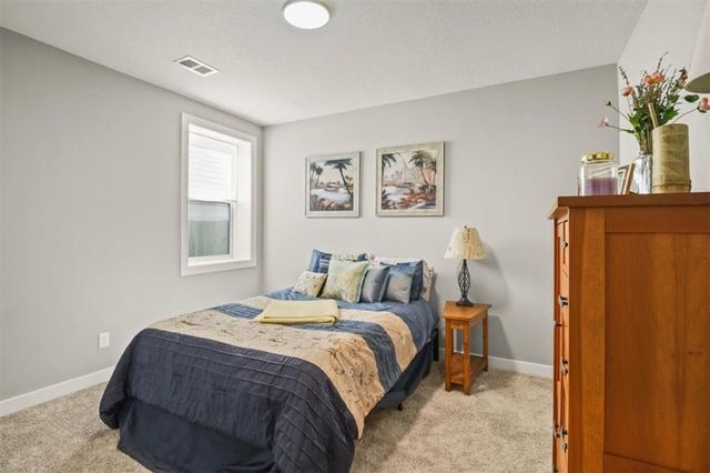 1713 NE Ravenwood Drive, Lee's Summit, MO 64086