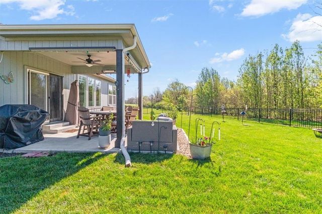 1713 NE Ravenwood Drive, Lee's Summit, MO 64086