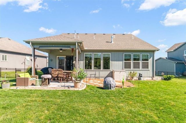 1713 NE Ravenwood Drive, Lee's Summit, MO 64086