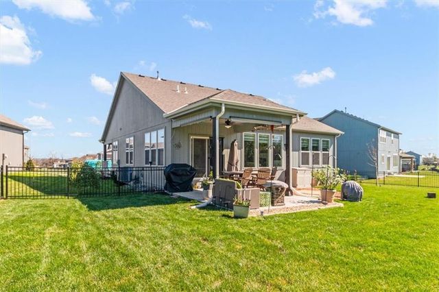 1713 NE Ravenwood Drive, Lee's Summit, MO 64086