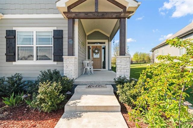 1713 NE Ravenwood Drive, Lee's Summit, MO 64086