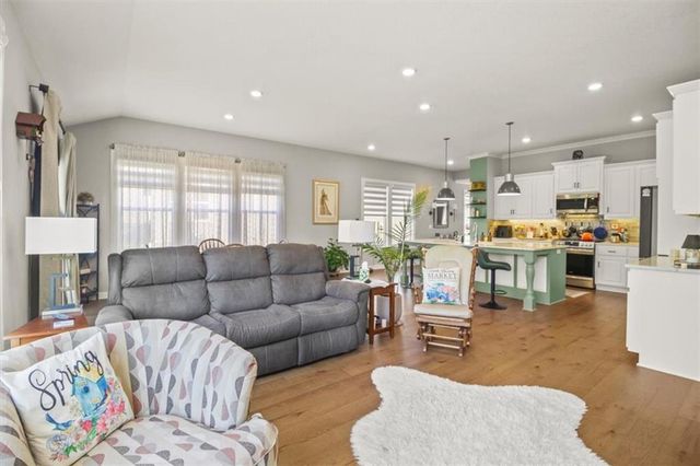 1713 NE Ravenwood Drive, Lee's Summit, MO 64086