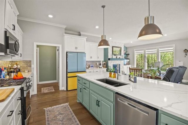 1713 NE Ravenwood Drive, Lee's Summit, MO 64086