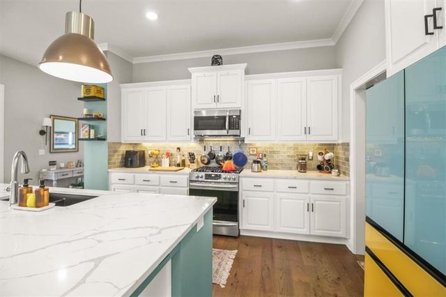 1713 NE Ravenwood Drive, Lee's Summit, MO 64086
