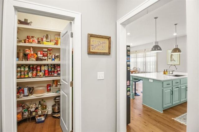 1713 NE Ravenwood Drive, Lee's Summit, MO 64086