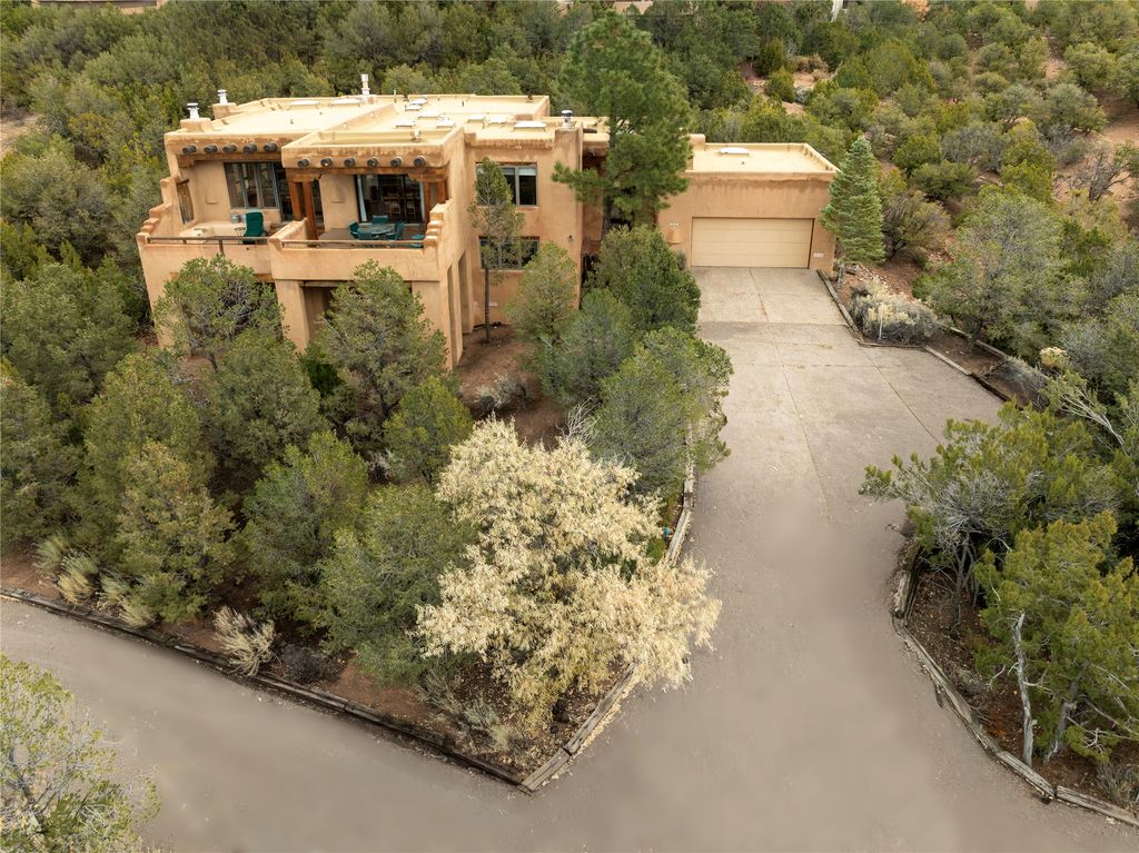 860 Camino Chaco, Santa Fe, NM 87501