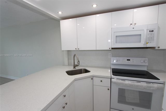 4550 NW 9th St 811E, Miami, FL 33126