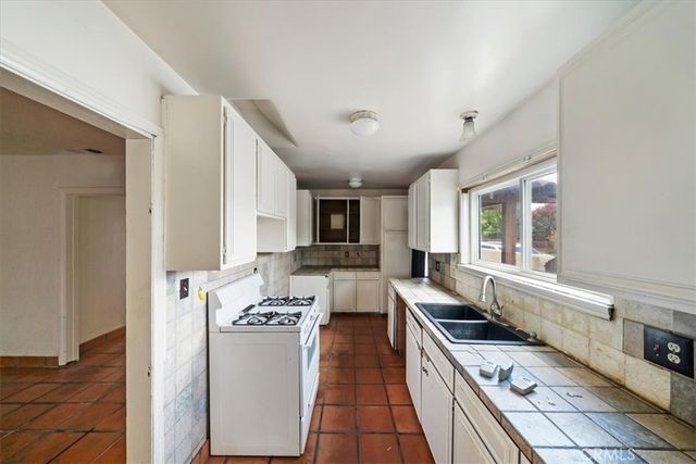 3405 Strong, Riverside, CA 92501