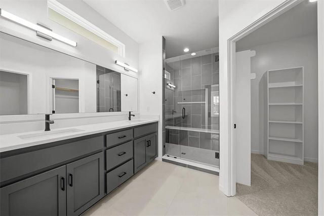 2615 SW Tracker Lane, Lee's Summit, MO 64082