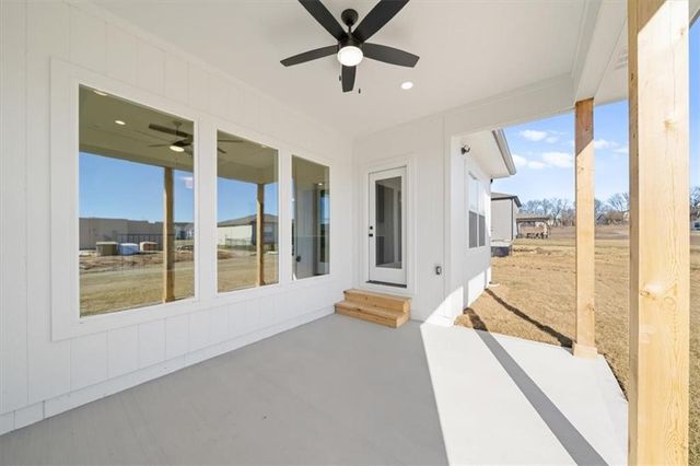 2615 SW Tracker Lane, Lee's Summit, MO 64082