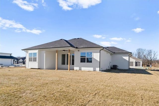 2615 SW Tracker Lane, Lee's Summit, MO 64082