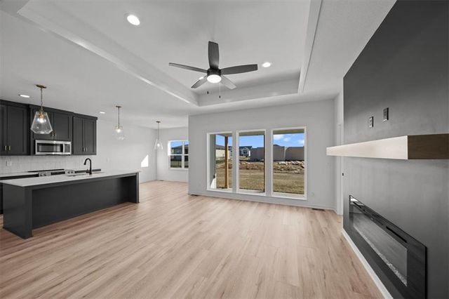 2615 SW Tracker Lane, Lee's Summit, MO 64082