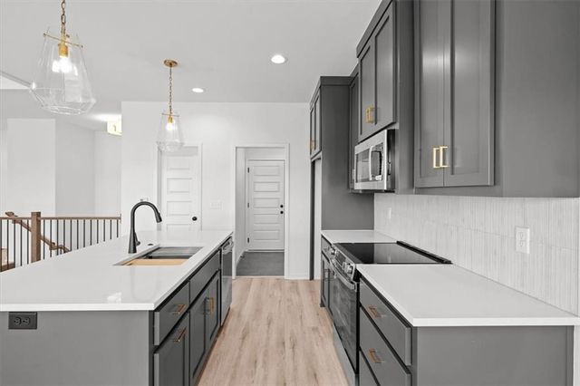 2615 SW Tracker Lane, Lee's Summit, MO 64082