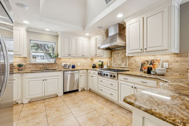 6830 Gateridge Drive, Dallas, TX 75254