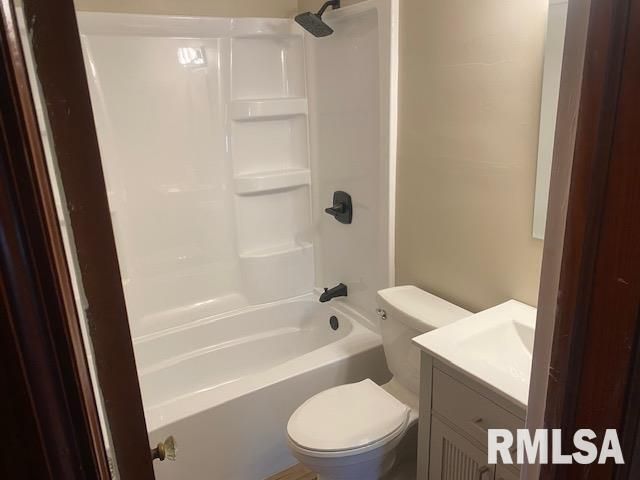 15 Knoll Ct Court, Rock Island, IL 61201