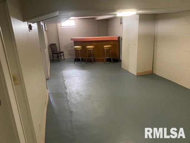 15 Knoll Ct Court, Rock Island, IL 61201