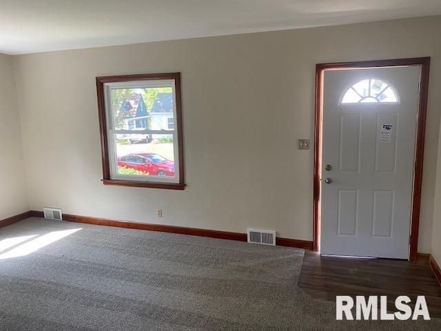 15 Knoll Ct Court, Rock Island, IL 61201