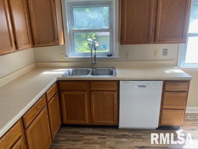 15 Knoll Ct Court, Rock Island, IL 61201