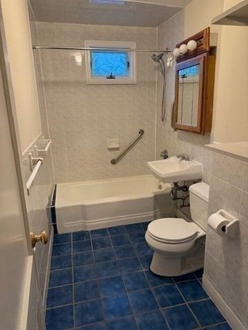 105-107 Warwick Rd, Newton, MA 02465
