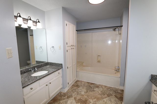 963 Creekside Drive, Tyler, TX 75703