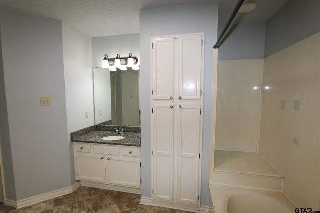 963 Creekside Drive, Tyler, TX 75703