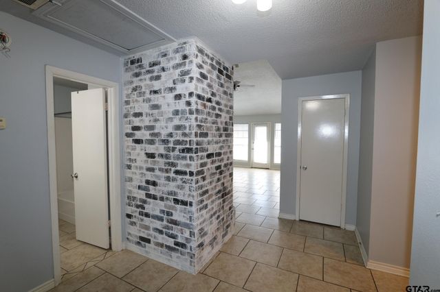 963 Creekside Drive, Tyler, TX 75703