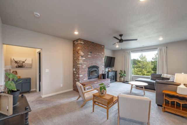 6670 Stoneridge Way, Nine Mile Falls, WA 99006