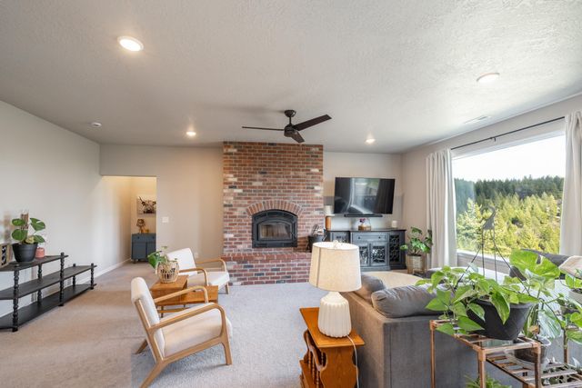 6670 Stoneridge Way, Nine Mile Falls, WA 99006