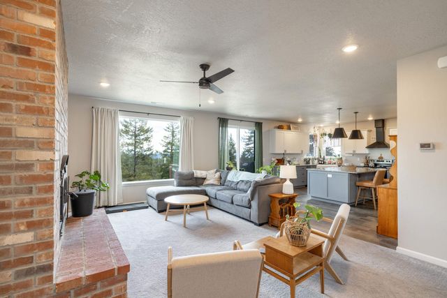 6670 Stoneridge Way, Nine Mile Falls, WA 99006