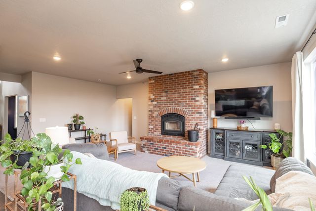 6670 Stoneridge Way, Nine Mile Falls, WA 99006