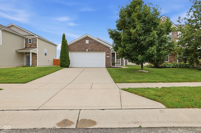 5771 White Pine Road, Whitestown, IN 46075