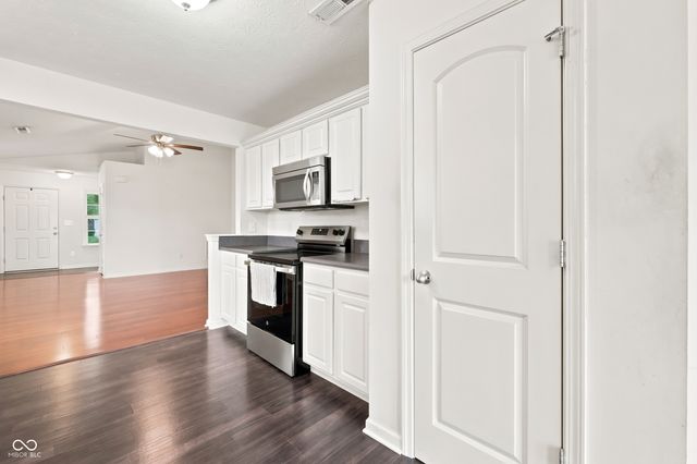 5771 White Pine Road, Whitestown, IN 46075