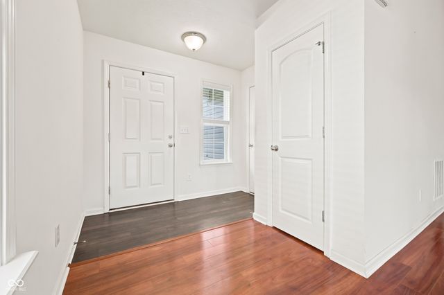 5771 White Pine Road, Whitestown, IN 46075