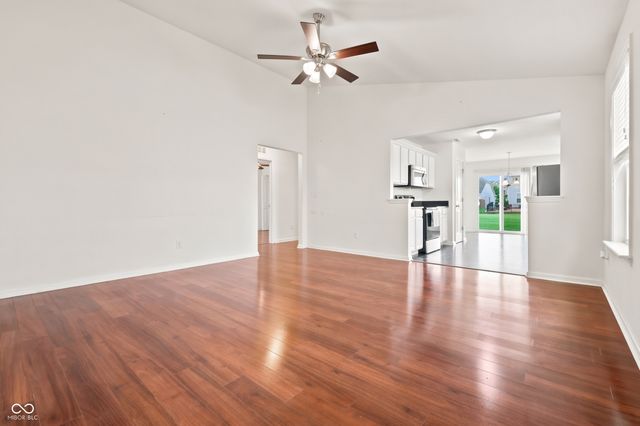 5771 White Pine Road, Whitestown, IN 46075