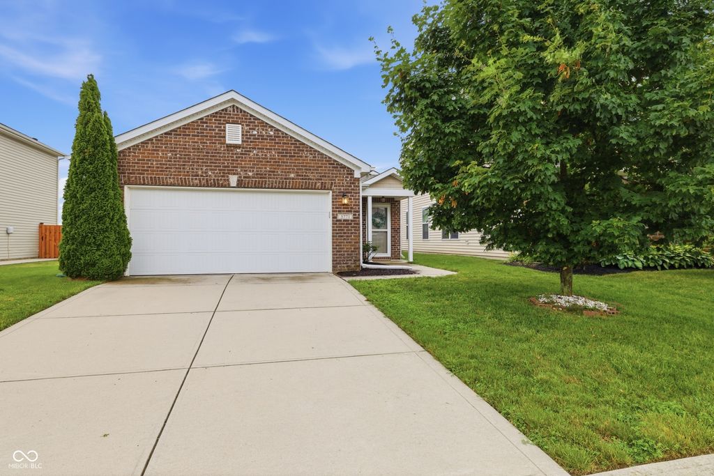 5771 White Pine Road, Whitestown, IN 46075