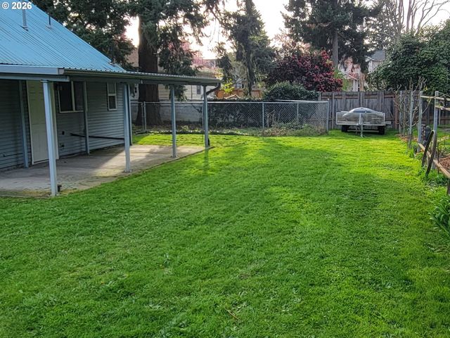 5717 Ne SUMNER St, Portland, OR 97218